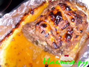 Рулет с грибами под соусом