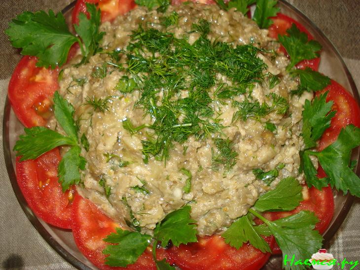 Баклажанный салат с грецкими орехами