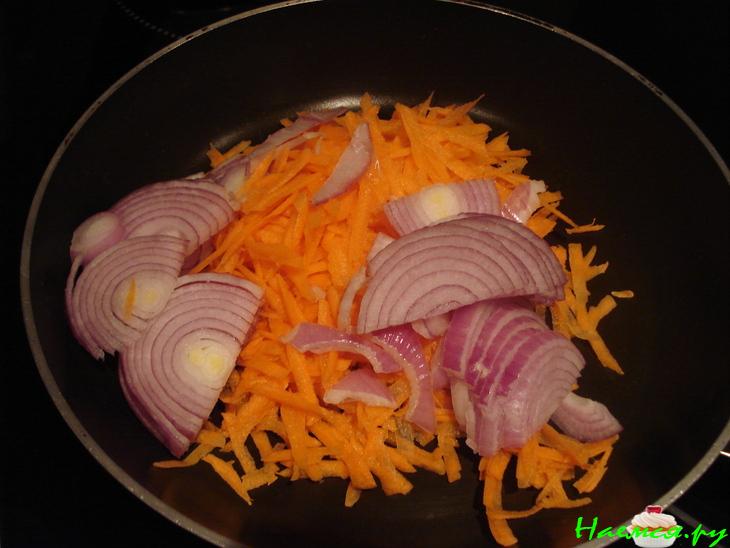 Филе трески под овощным одеялом с сухарями