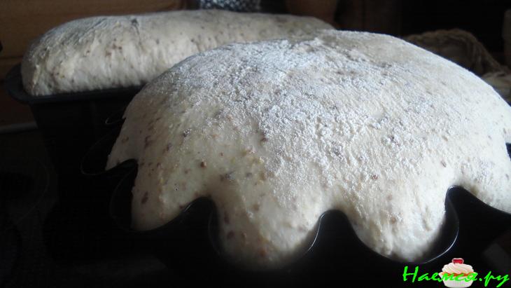 Золотистый хлебушек с семенами льна и овсяными хлопьями