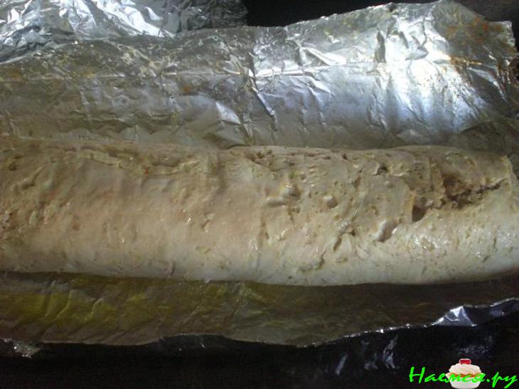 Рулет мясной с ореховой начинкой ( курица + свинина = крокодил :) )