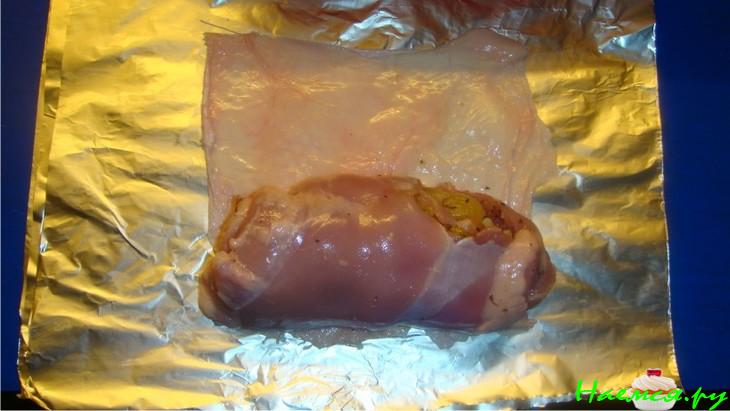 Куриные рулетики из ножек курицы с курагой