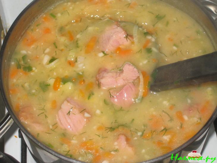 Гороховый супец с копчеными ребрышками Гороховый супец с копчеными ребрышками