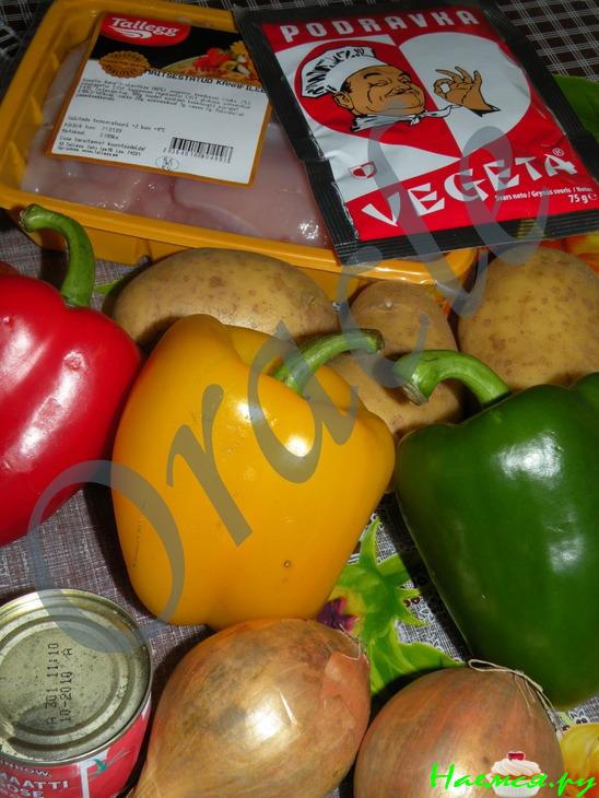 Гуляш куриный «Светофор» с красным, желтым и зеленым перцем