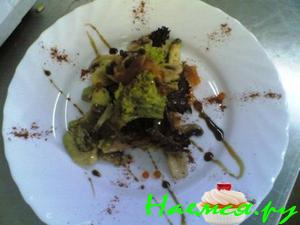 Салат "Приличный" с семгой и авокадо