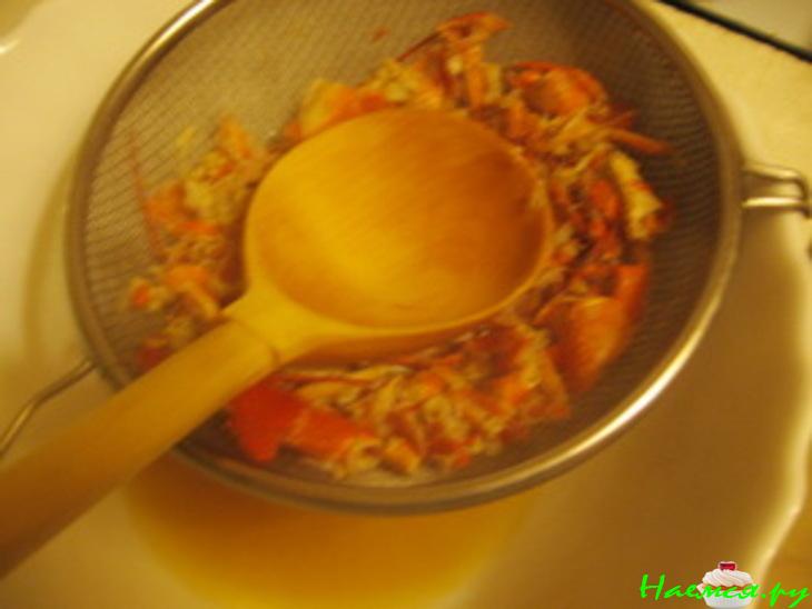 Раки в слоеных волованах в раковом соусе