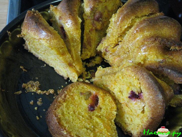 Кекс морковный со сливой