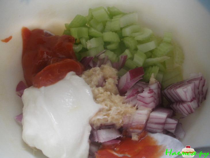 Сендвич с креветками и соусом Ремулад