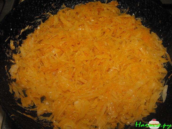 Открытый пирог с капустой и яйцами