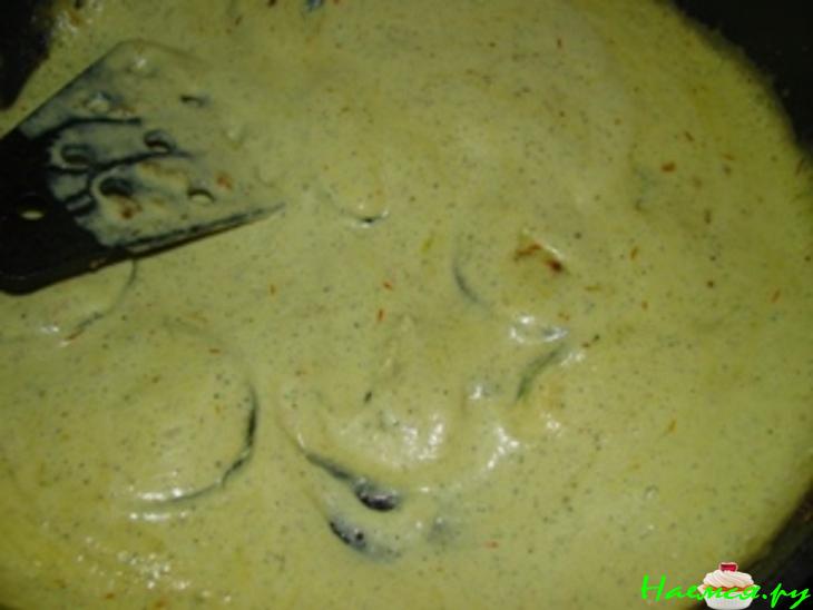 Лосось под соусом из цуккини