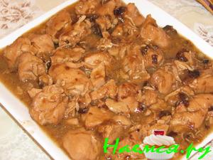 Грудки тушеные с черносливом