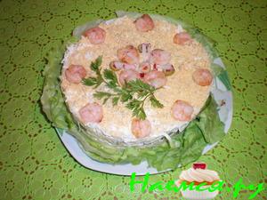 Салат с креветками слоеный
