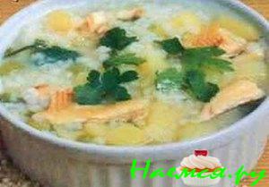 Рисовый суп с кусочками рыбки