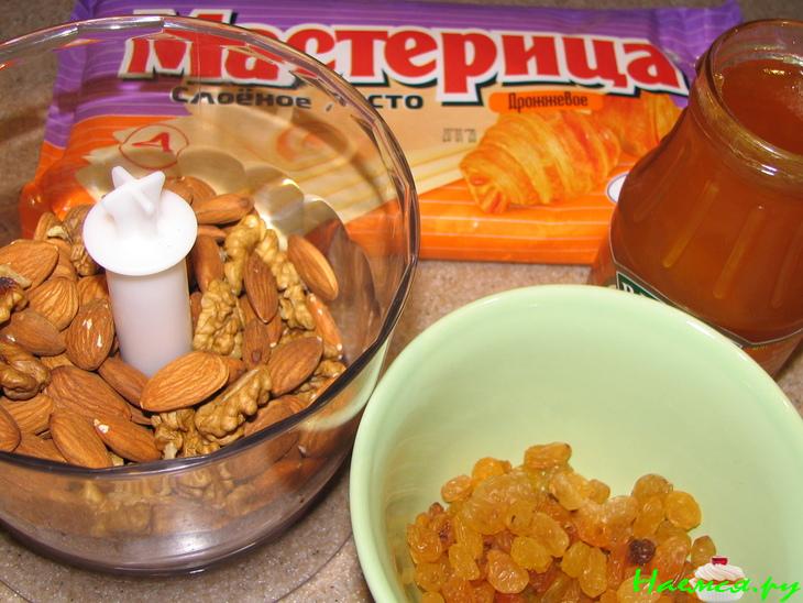 Ореховый рулет с изюмом и абрикосовым ждемом Ореховый рулет с изюмом и абрикосовым ждемом