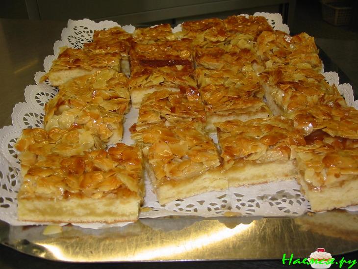 Пирог миндалевый очень быстрый