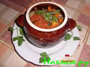 Мясо с овощами в горшочке