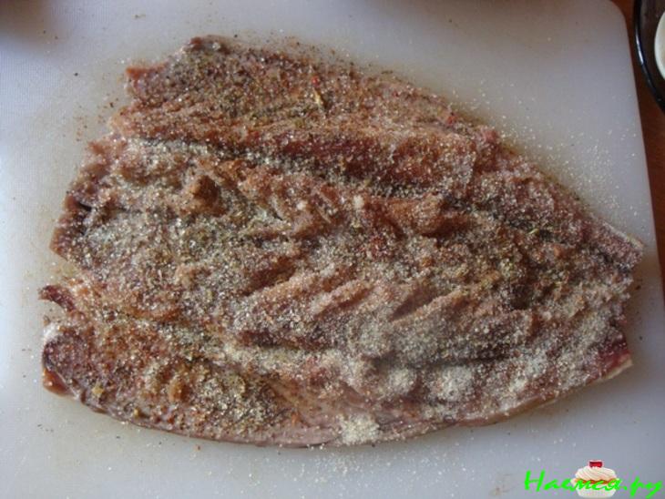 Рулет из скумбрии с салом