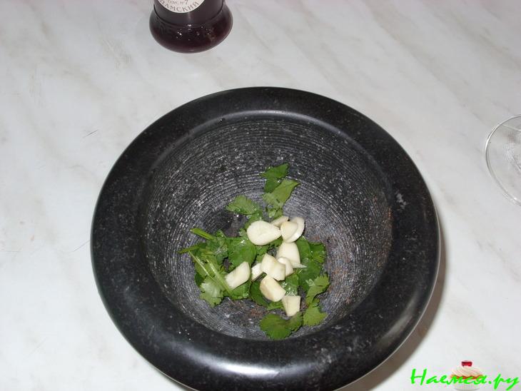 Суп-харчо со свиной грудинкой с косточкой