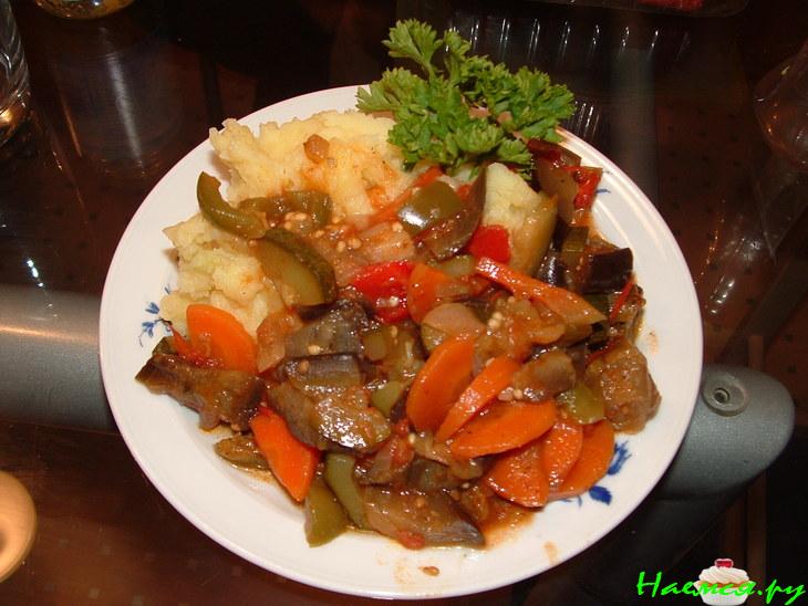 Баклажанное рагу или икра из баклажан