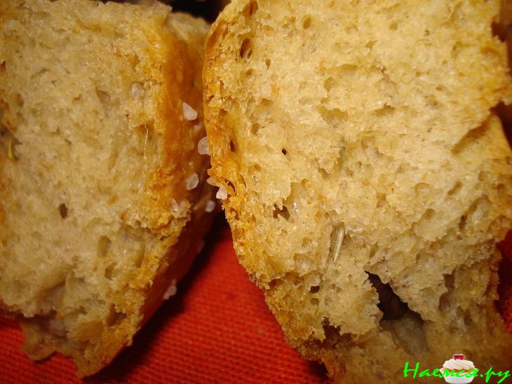 Хлеб с оливками и розмарином