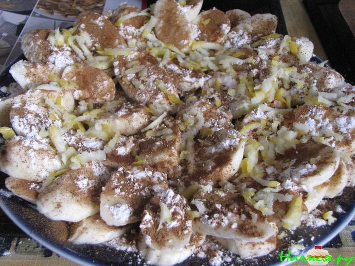 Шарлотка с бананами