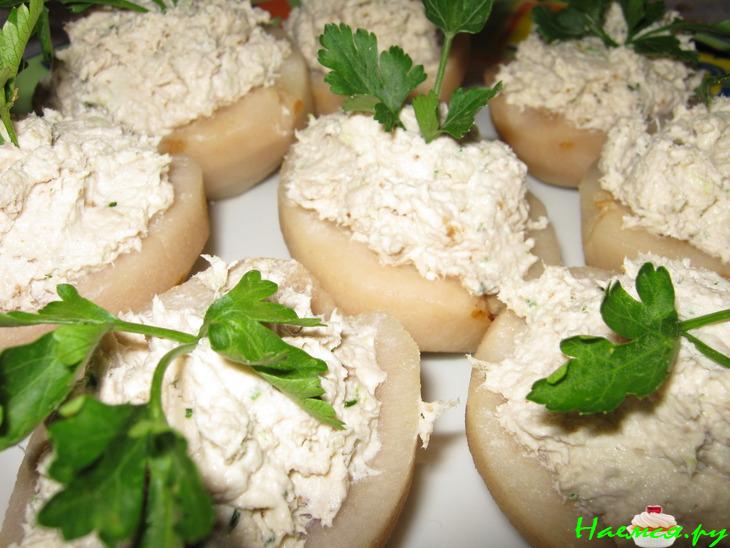 Салат из курицы в грушах