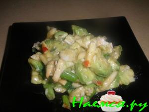 Салат простой куриный с авокадо