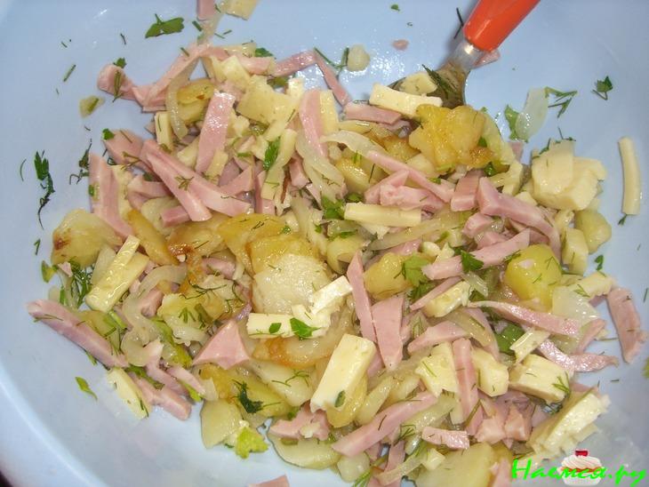 Котлеты куриные, а внутри гарнир:)