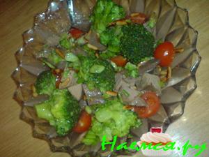 Салат из брокколи и птичьей печени Салат из брокколи и птичьей печени