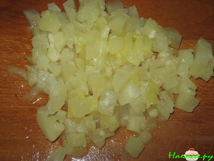 Салат рыбно-авокадный с ананасом