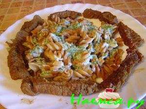 Жареные макароны с соусом из мацони