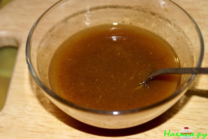 Салат с запеченным перцем и копченной рыбой