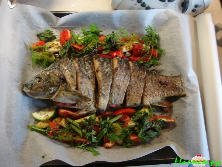 Запеченная рыба с овощами
