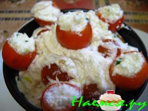 Соус-салат из сыра Фета, чеснока и помидорок Черри