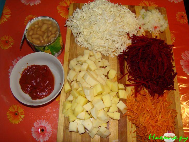 Борщ с грибами и фасолью