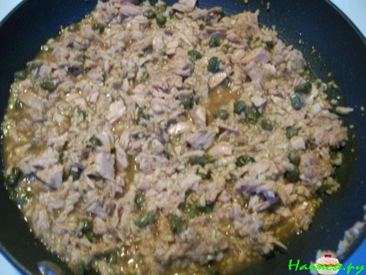 Спагетти с соусом из тунца