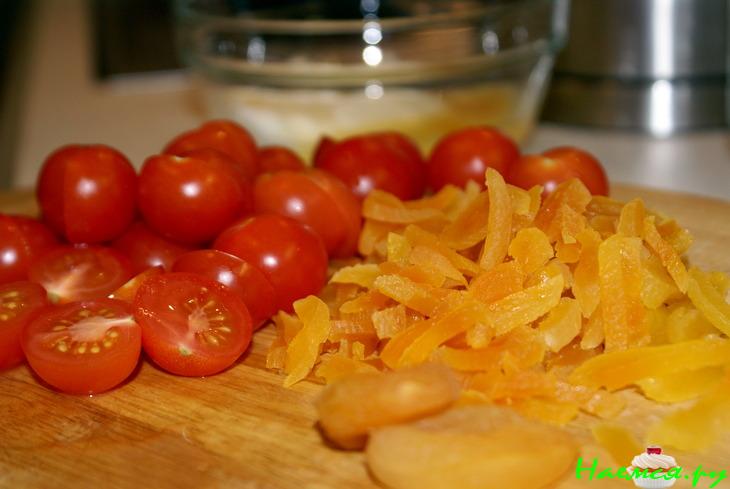 Салат из индейки с курагой и йогуртом