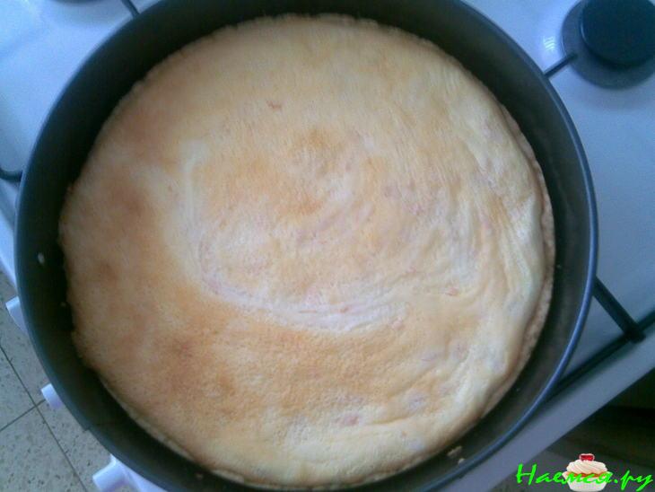 Песочный пирог с абрикосами и творогом