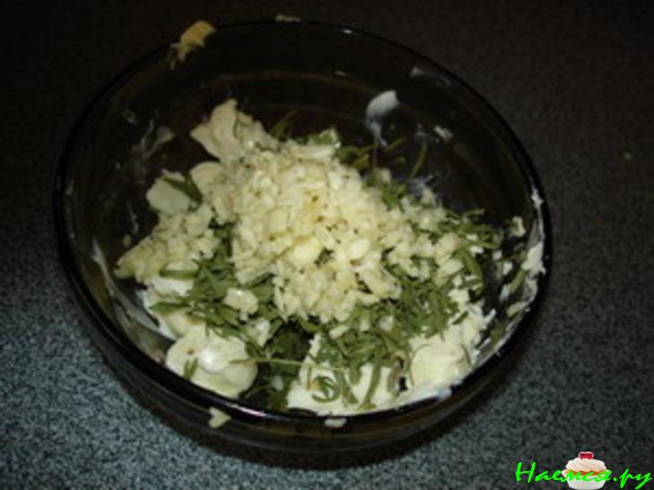 Котлета по-киевски с голубым сыром в оригинальной панировке