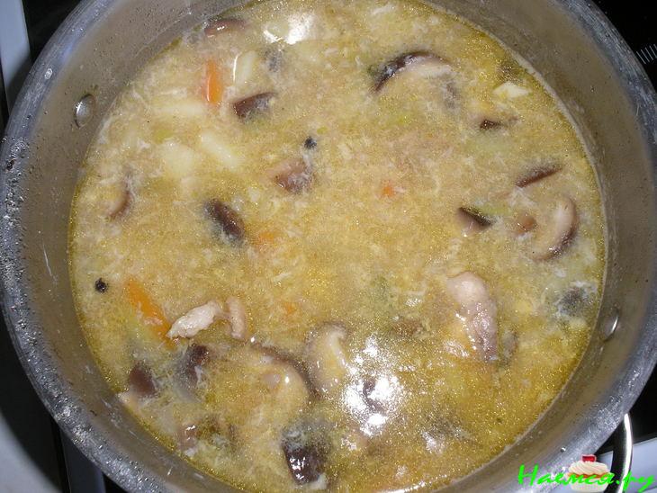 Грибной суп с кабачками и китайским акцентом