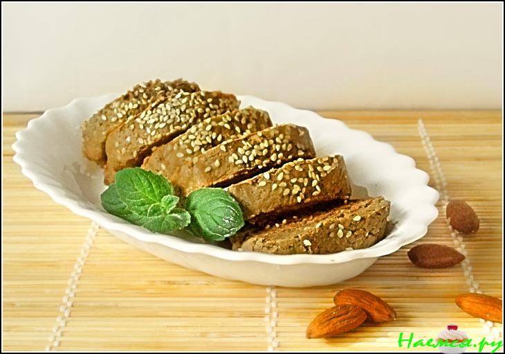Паштет из куриной печени с миндалем