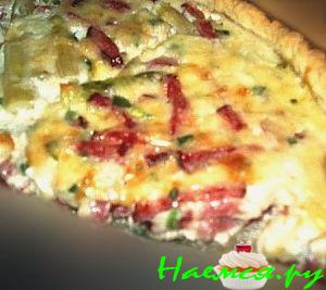 Киш со спаржей и копченой ветчиной