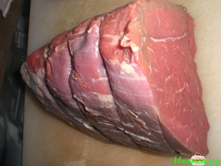 Говяжья пастрома с мёдом, паприкой и соевым соусом