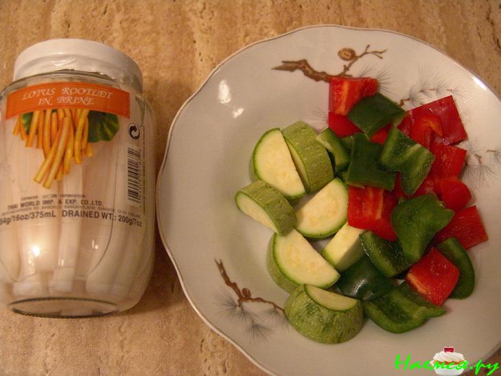 Карри с креветками и лотосом