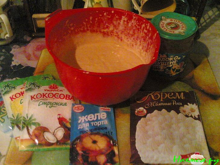 Торт со сливами и киви