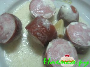 Сардельки под соусом