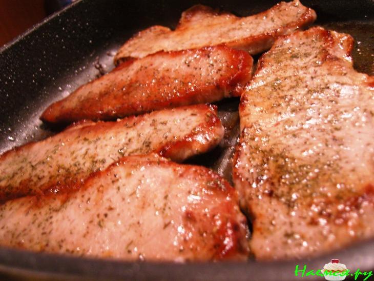 Свиные отбивные с грушей