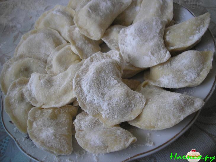 Варенички с картофелем, грибами и квашенной капустой