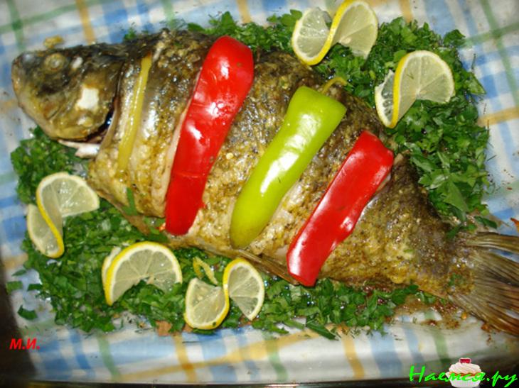 Карп с чесноком