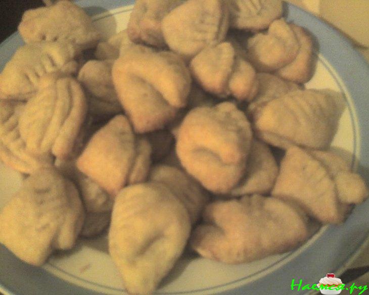 Печенье творожное с изюмом